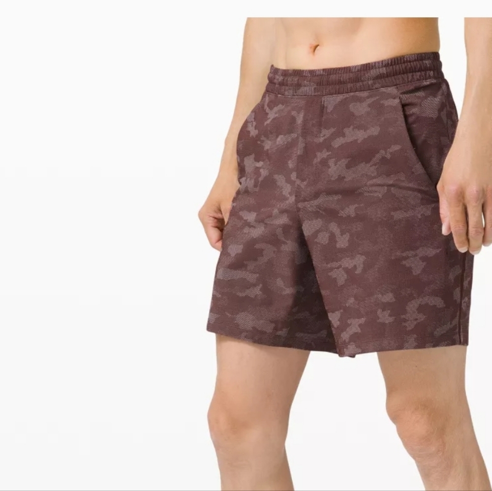 Lululemon Mens Pace Breaker Shorts Burgundy Mesh Camo Size Medium Like New